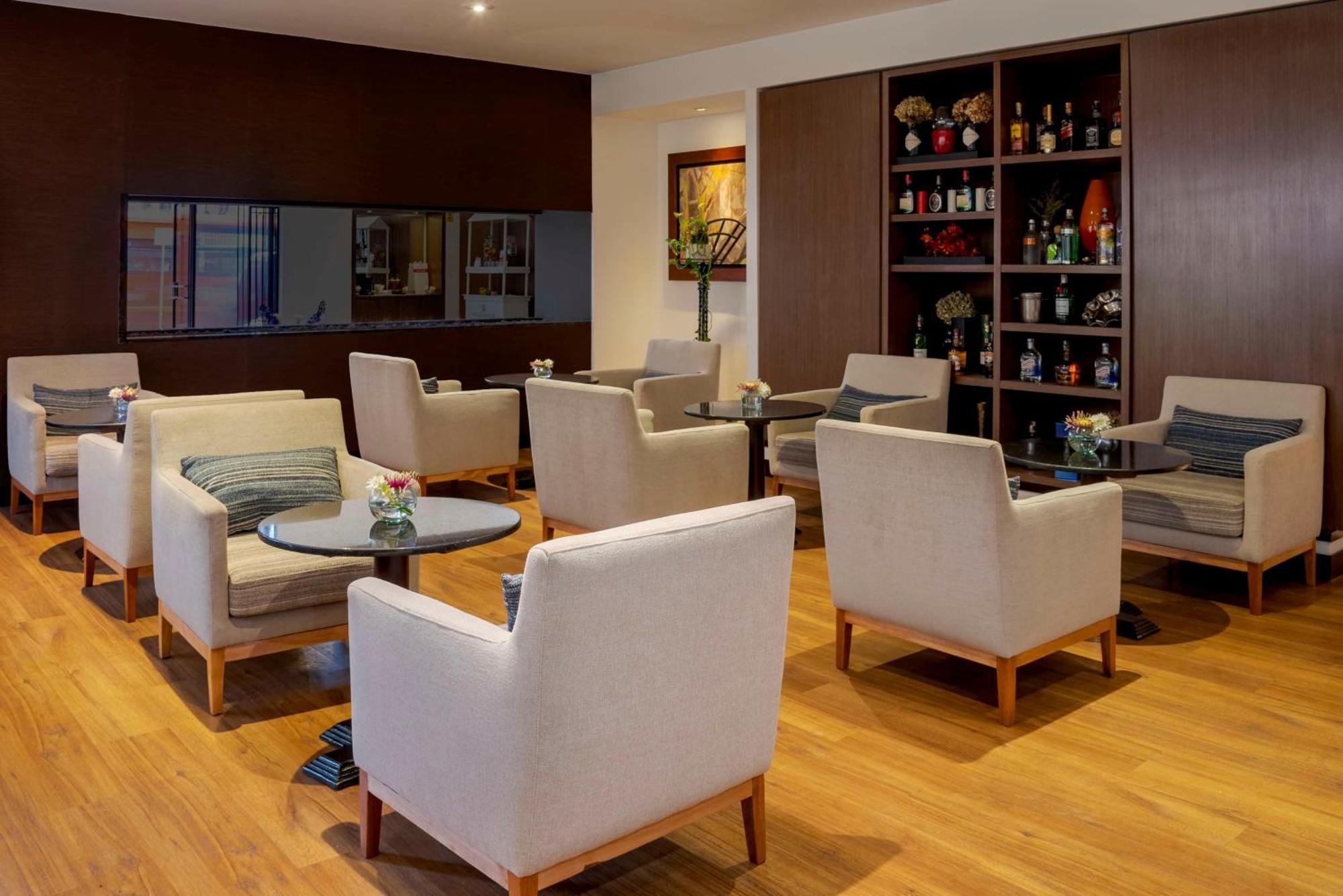 Nh Collection Bogota Andino Royal Otel Dış mekan fotoğraf The lounge at the airport